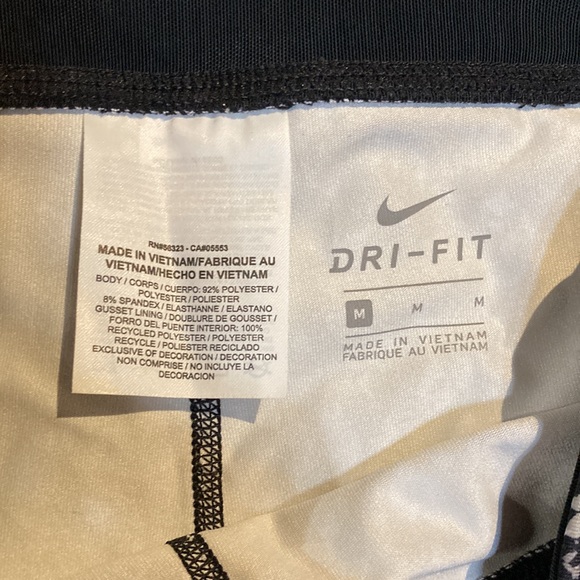 Nike leggings. - Picture 3 of 9